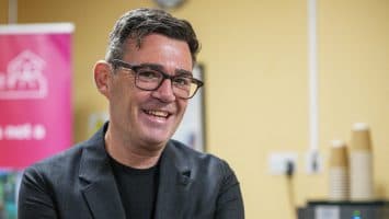 El nuevo primer ministro británico impone su autoridad con una sacudida del gabinete