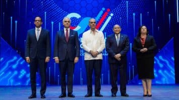 Abinader recibe informe de la Consulta Nacional sobre Educación y asume compromiso de convertirlo en políticas públicas