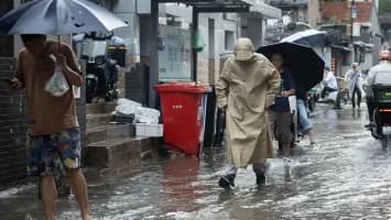 China evacúa a 65.000 por lluvias
