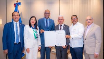 Colegio Dominicano de Periodistas reconoce al presidente del Senado, Ricardo de los Santos