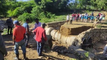 Residentes en comunidad de San Juan realizan “cacerolazos” por construcción de puente