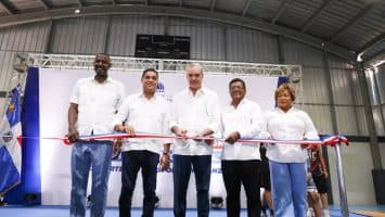 Presidente Abinader y ministro Cruz entregan multiuso Dante Lemonier en Los Alcarrizos