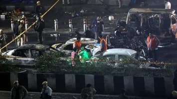 Al menos 12 trabajadores muertos y 13 atrapados tras explosión en un túnel en la India