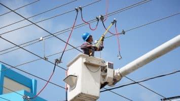 Edesur desarrolla intenso plan de construcción de circuitos y cambios de redes de distribución en su área de concesión