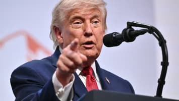 Trump defiende aranceles y dice que detuvo «ocho guerras» gracias a ellos