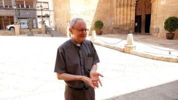 El cura español expulsado del clero por León XIV ve «injusta» la resolución del papa