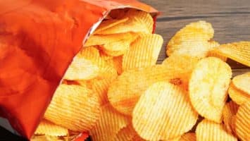 FDA eleva nivel de riesgo de retirada de papas fritas por presencia de salmonela; bodegas dominicanas las venden