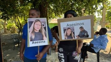 Familiares de hombre fallecido en San Cristóbal denuncian presuntos maltratos por parte de la Policía y aseguran que no les permitían verlo