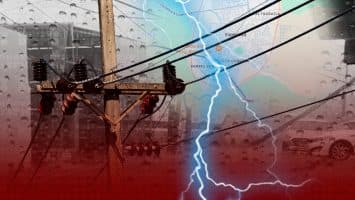 Fuerte tormenta provoca inundaciones y derriba postes de luz en Esperanza, Valverde