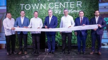 Con presencia de Abinader, inauguran nueva plaza comercial en Arroyo Hondo