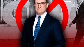 Jens Spahn dimite tras polémica por vientre de alquiler