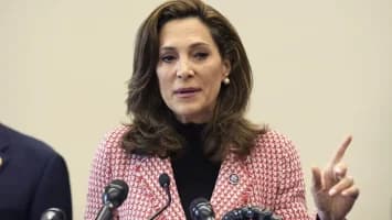Congresista republicana critica actuación del ICE y exige respeto para los inmigrantes hispanos