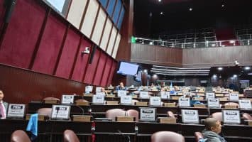 Diputados de la Fuerza del Pueblo calientan el hemiciclo y enfrentan al Gobierno por nuevos préstamos
