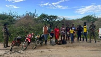 ERD arresta tres dominicanos que trasladaban 28 migrantes haitianos en Valverde y Santiago Rodríguez