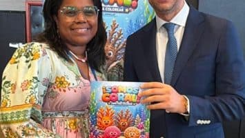 Ministro de Cultura valoró en NY libro infantil de la escritora Susibel Espaillat