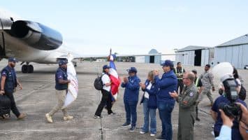 Ministro de Salud retorna al país junto al equipo médico de emergencia tras culminar misión humanitaria en Venezuela