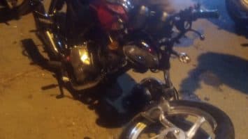 Fallecen dos jóvenes tras chocar motocicleta con un carro en Azua