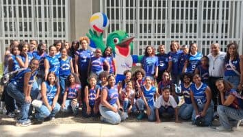 Niñas viven una experiencia inolvidable en entrega del Palacio del Voleibol