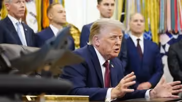Trump critica la retirada de cargos contra atleta acusado de dañar estanque de Washington