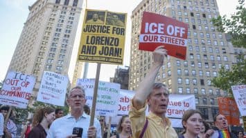 Protestan en Nueva York por «Lorenzo, Joan y todas las víctimas del ICE»