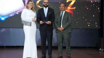 Intec reconoce a profesor de Economía por su alto desempeño en la docencia