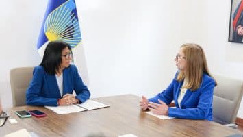 Delcy Rodríguez recibe a directivos del BID para acordar una «hoja de ruta multilateral»
