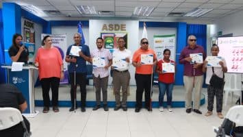 Alianza de ONGs gradúa a primeros guías intérpretes para personas con sordoceguera