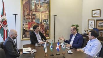 Santiago y Curitiba acuerdan cooperación para fortalecer una gestión municipal inteligente