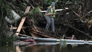 Inundaciones repentinas dejan al menos una persona muerta y provocan evacuaciones en Texas