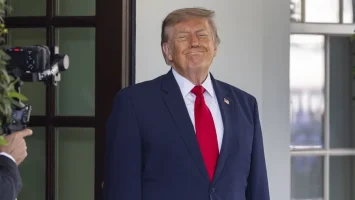 Trump retira impuesto del 20 % a buques en el estrecho de Ormuz