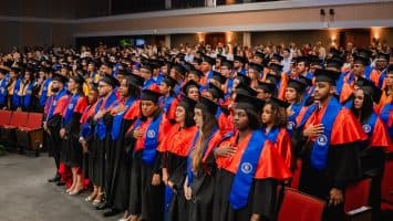 Unibe entrega al país 683 nuevos profesionales en su sexagésima primera graduación ordinaria