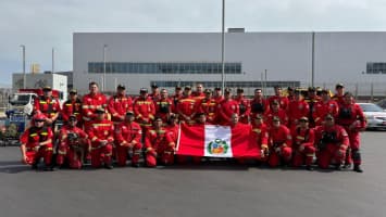 Perú condecora a cuarenta rescatistas que participaron en labores de búsqueda en Venezuela