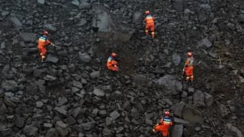 Un deslizamiento de tierra en el centro de China deja desaparecidos y 1,100 evacuados