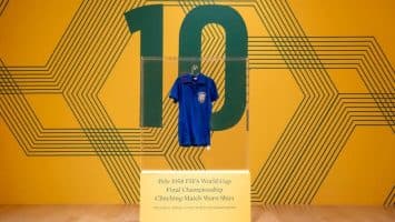 Camiseta usada por Pelé en final del Mundial de 1958 se subasta por 4,9 millones de dólares