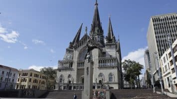 La torre de la catedral de Manizales, un reflejo de la magnitud del terremoto de Colombia
