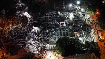 Socorristas estadounidenses llegan a Colombia para rescatar personas tras el terremoto