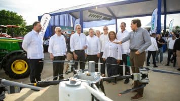 Abinader llama a productores a apostar por la mecanización agrícola para reducir dependencia de mano de obra extranjera