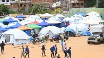 Unas 200 familias duermen en carpas en Cali temerosas de volver a sus casas tras terremoto
