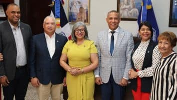 Senador Franklin Romero dona equipos para fortalecer la red WiFi de la UASD Recinto SFM