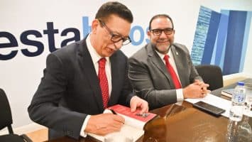 Johnny Jones presenta “La novia del océano”, una novela inspirada en Puerto Plata y sus historias de amor