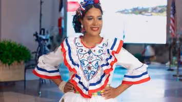Karolina Martínez hace historia en Desfile Dominicano y «arrasa» al ganar Miss Belleza Integral 2026