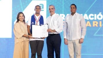 Presidente encabeza graduación de 1,156 jóvenes de Oportunidad 14-24 en la Región Sur