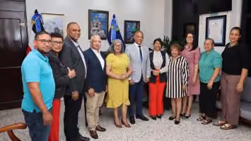 Senador Franklin Romero dona equipos para fortalecer la conectividad de la UASD en SFM