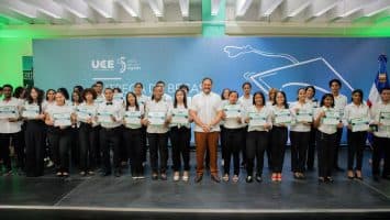 UCE otorga 50 nuevas becas y alcanza 270 beneficiarios en 2026