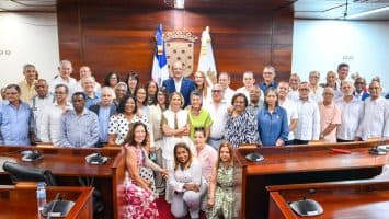 Ayuntamiento de Santiago reconoce a médicos graduados de la UASD en 1982 por sus 44 años de trayectoria