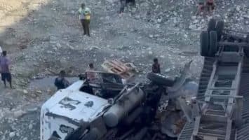 Patana cae al río Nizao desde el puente Lucas Díaz; varias personas resultan heridas