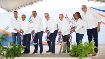 Presidente Abinader encabeza inicio de Plaza ARCASA y campus UFHEC en San Juan
