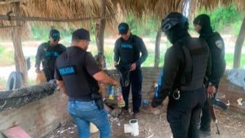 Policía ocupa 59 porciones de presuntas drogas durante operativos en Esperanza