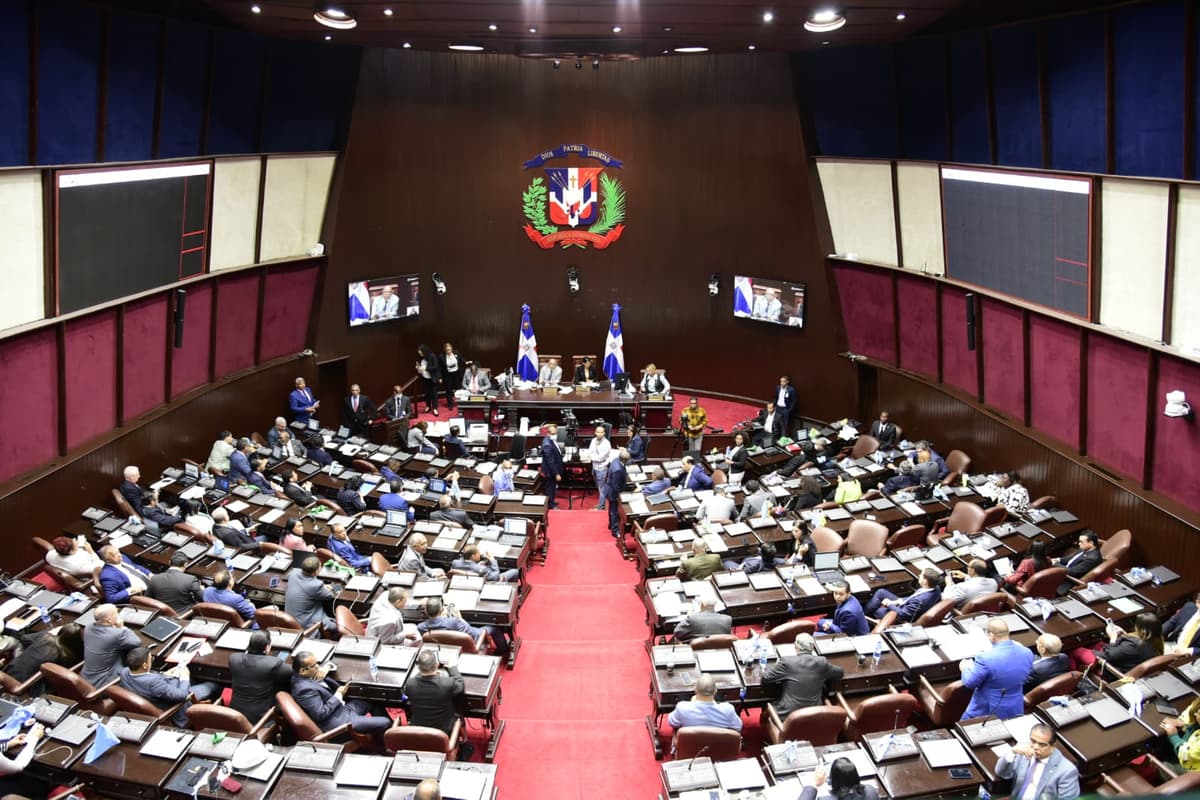 Cámara de Diputados posterga para mañana viernes conocer informe del Código Penal