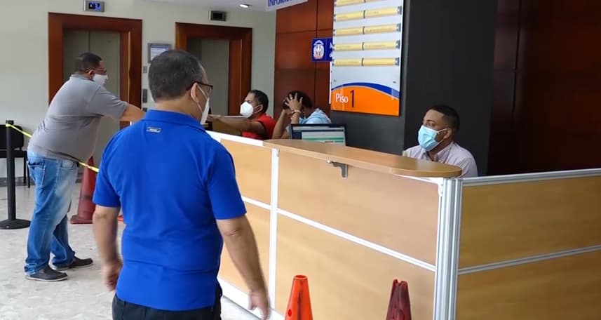 Empleados públicos del Gran Santo Domingo serán despachados este viernes a la 1:00 pm; gobierno busca evitar entaponamiento vehicular
